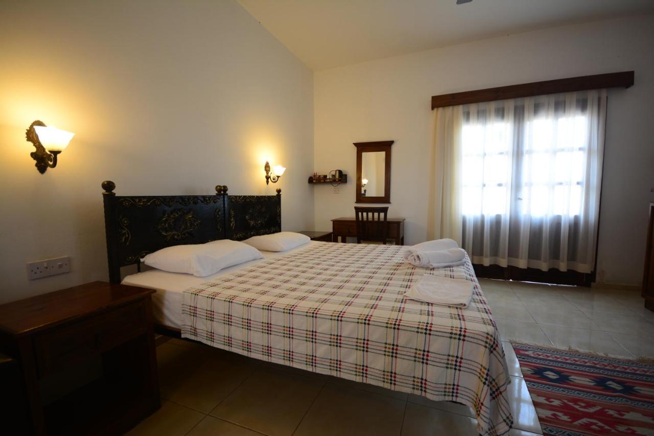 Villa Lembos Hotel Karpaz Rizokarpaso Exteriör bild