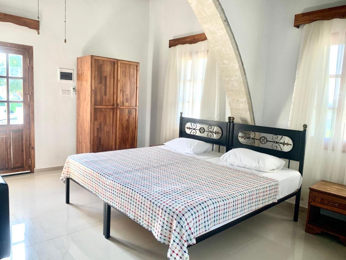 Villa Lembos Hotel Karpaz Rizokarpaso Exteriör bild